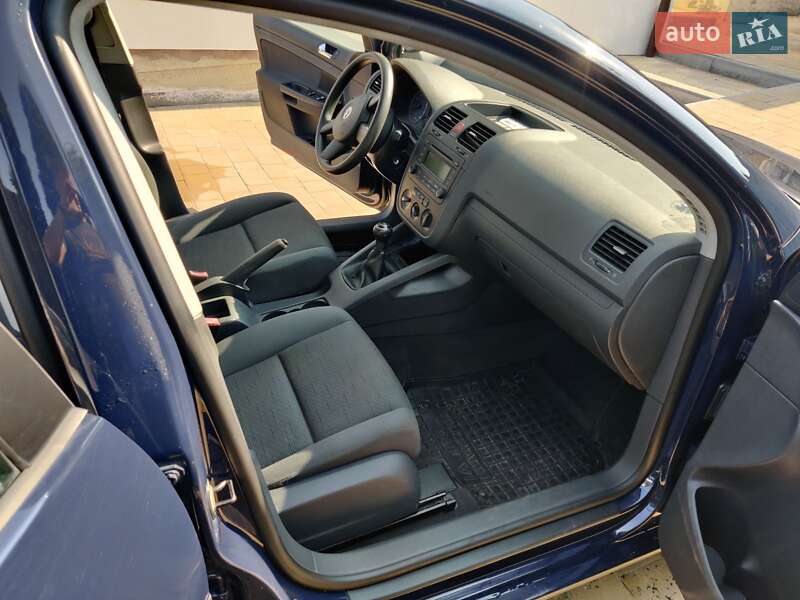 Хэтчбек Volkswagen Golf 2004 в Хмельницком