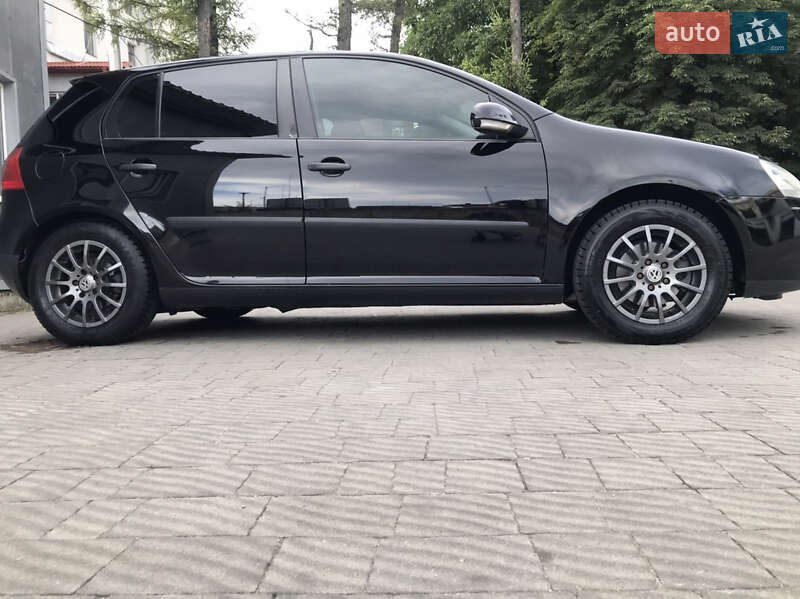 Хэтчбек Volkswagen Golf 2006 в Тернополе