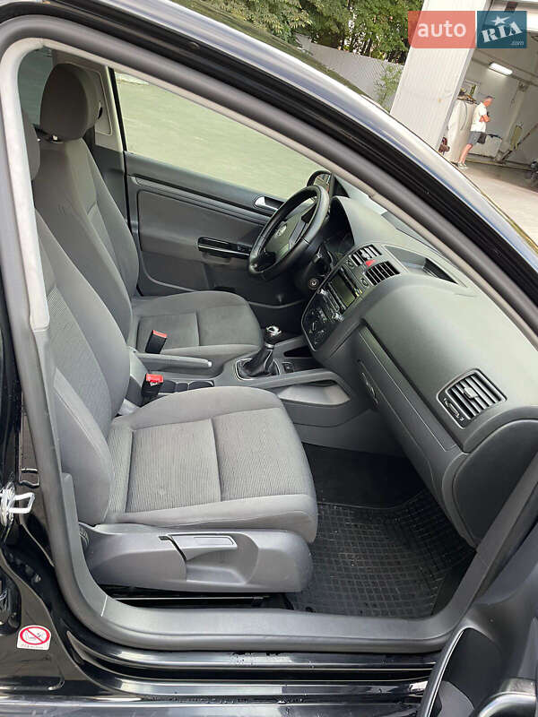 Хэтчбек Volkswagen Golf 2006 в Тернополе