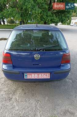 Хетчбек Volkswagen Golf 2002 в Гощі