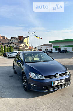 Хэтчбек Volkswagen Golf 2015 в Львове