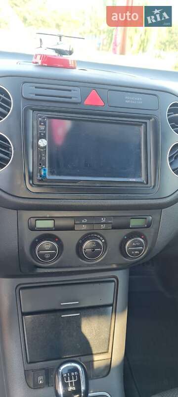 Хэтчбек Volkswagen Golf 2005 в Краснограде