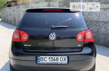 Хэтчбек Volkswagen Golf 2005 в Яворове