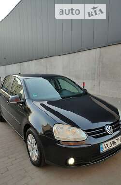 Хэтчбек Volkswagen Golf 2005 в Вишневом