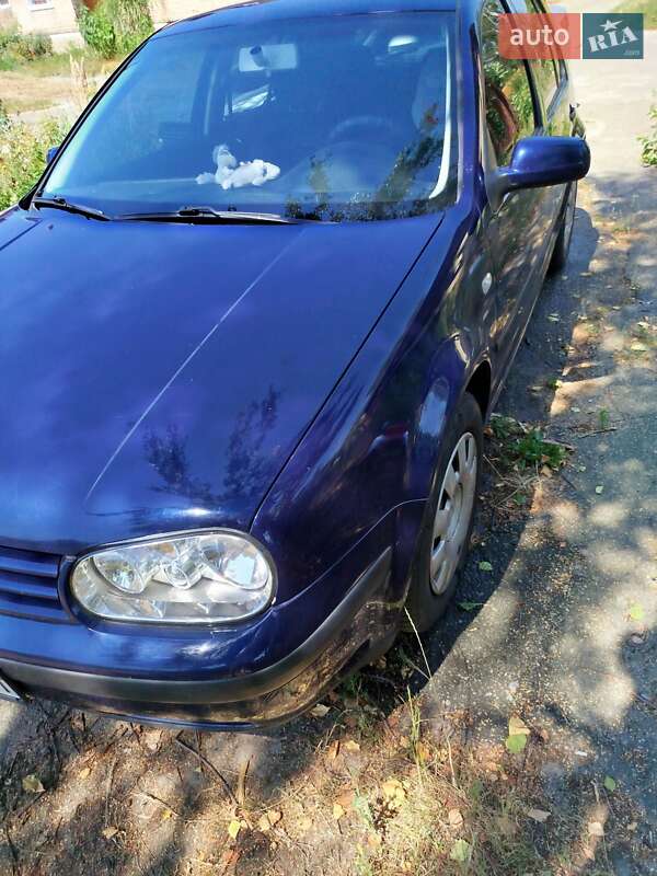 Хэтчбек Volkswagen Golf 2002 в Буче