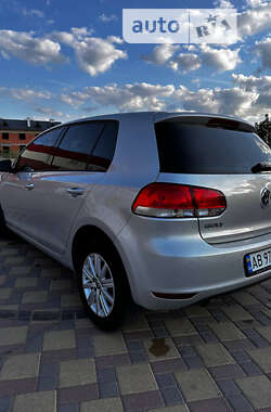 Хэтчбек Volkswagen Golf 2010 в 