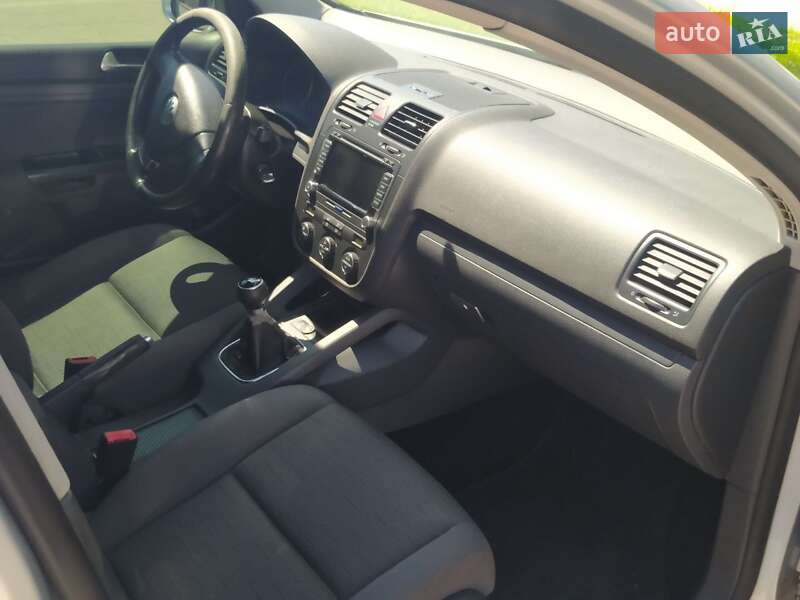 Хэтчбек Volkswagen Golf 2008 в Ужгороде