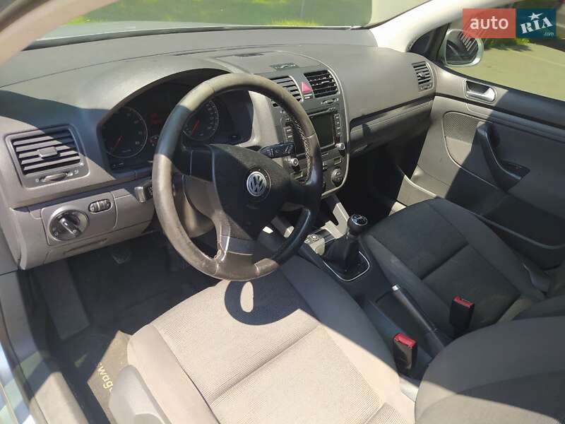 Хэтчбек Volkswagen Golf 2008 в Ужгороде
