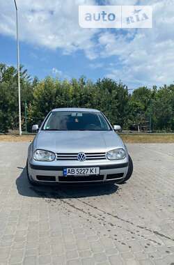 Хетчбек Volkswagen Golf 2002 в Вінниці