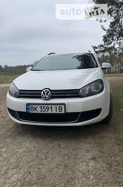 Универсал Volkswagen Golf 2011 в Ровно