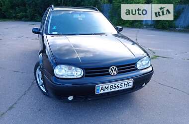 Универсал Volkswagen Golf 2004 в Емильчине