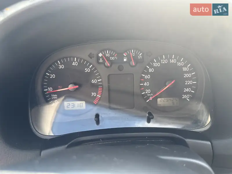 Хетчбек Volkswagen Golf 1998 в 