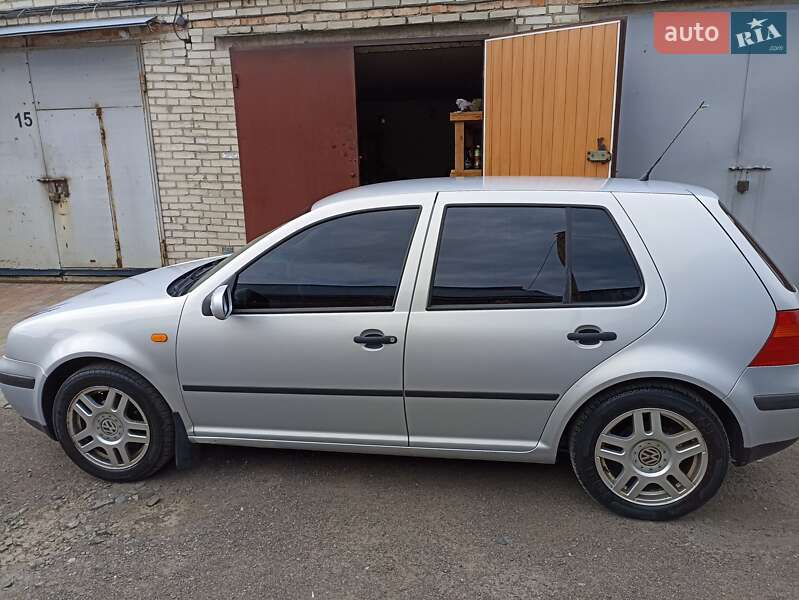 Хетчбек Volkswagen Golf 1999 в Луцьку