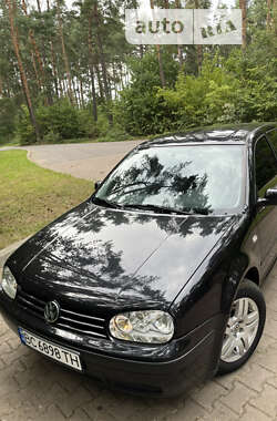 Хетчбек Volkswagen Golf 2002 в Новояворівську