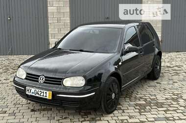 Хэтчбек Volkswagen Golf 2001 в Березному