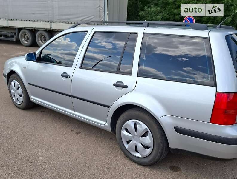 Універсал Volkswagen Golf 2001 в Сумах