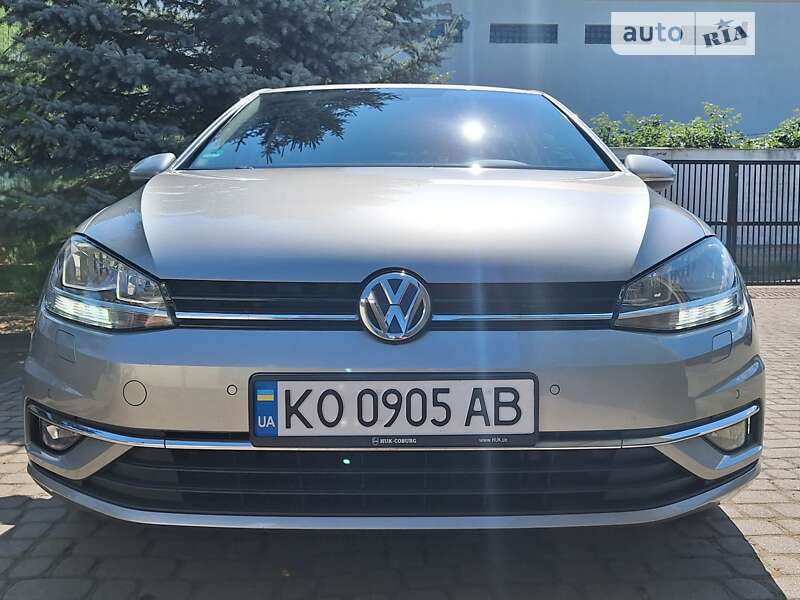 Хетчбек Volkswagen Golf 2019 в Сваляві