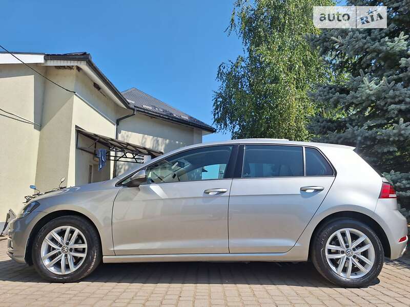 Хетчбек Volkswagen Golf 2019 в Сваляві