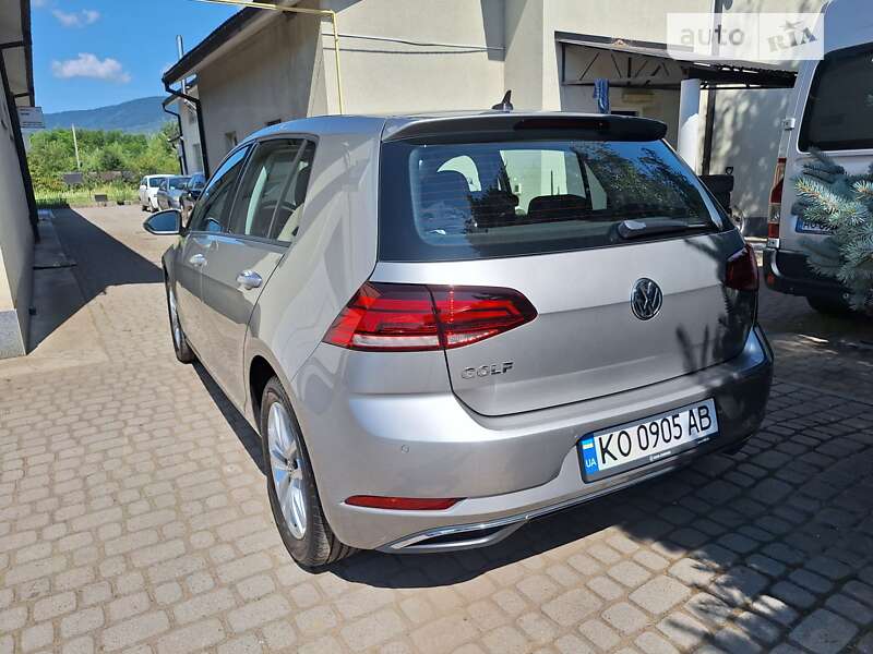 Хетчбек Volkswagen Golf 2019 в Сваляві