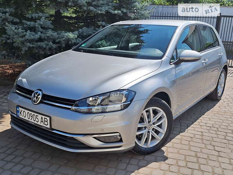 Хетчбек Volkswagen Golf 2019 в Сваляві