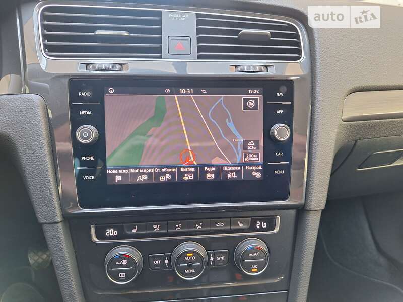 Хетчбек Volkswagen Golf 2019 в Сваляві