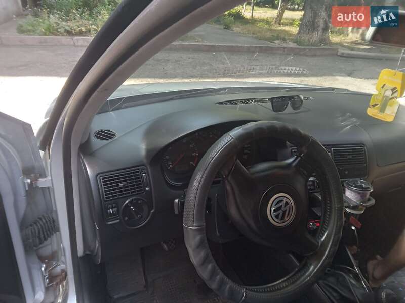 Хэтчбек Volkswagen Golf 2001 в Николаеве