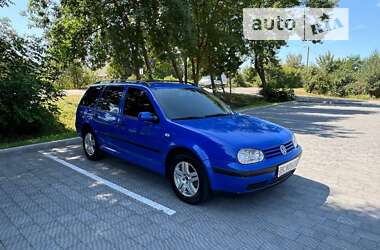 Універсал Volkswagen Golf 2001 в Яворові