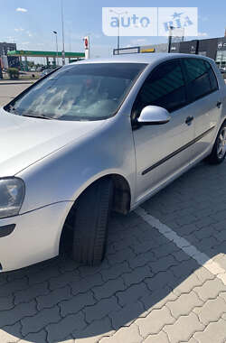 Хетчбек Volkswagen Golf 2004 в Мостиській