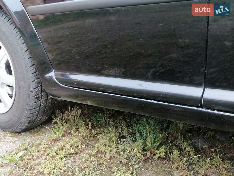 Хэтчбек Volkswagen Golf 2001 в Гоще