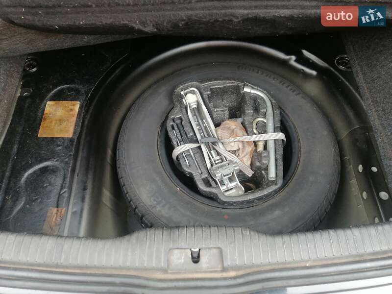 Хэтчбек Volkswagen Golf 2001 в Гоще