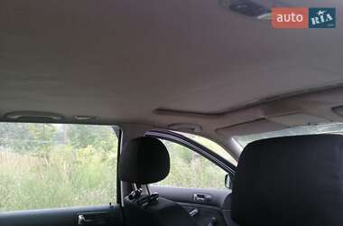 Хэтчбек Volkswagen Golf 2001 в 