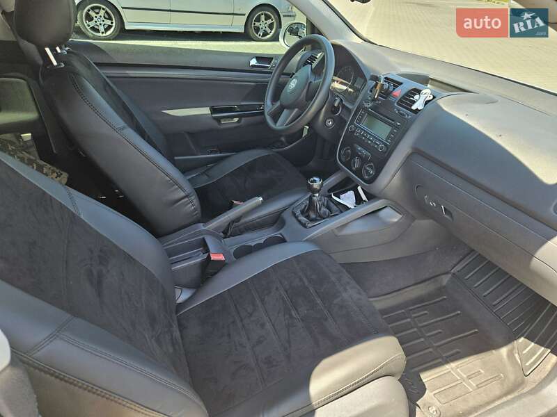 Хетчбек Volkswagen Golf 2004 в Львові