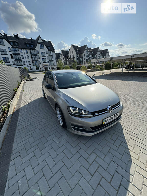 Хэтчбек Volkswagen Golf 2013 в Киеве
