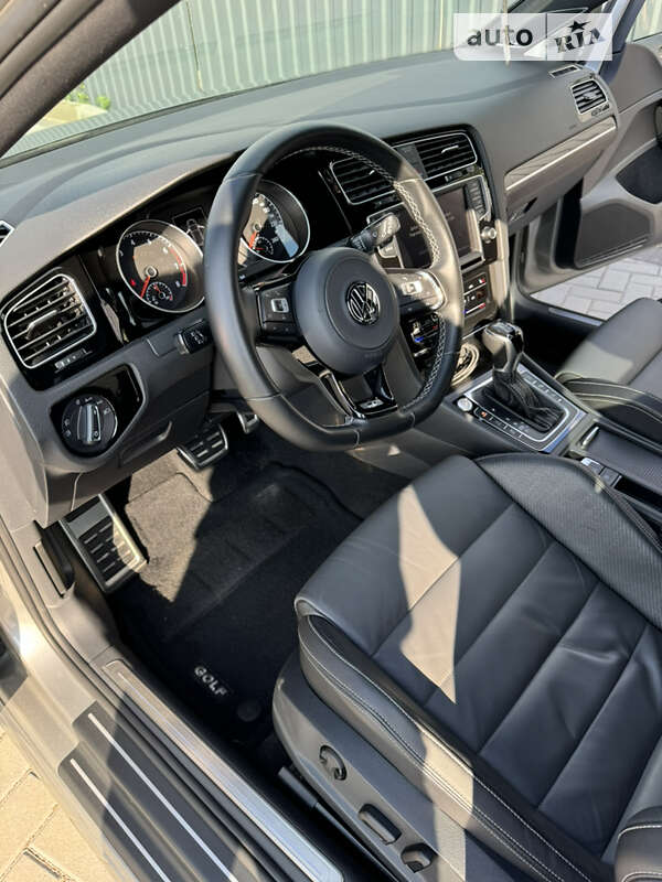 Хэтчбек Volkswagen Golf 2013 в Киеве