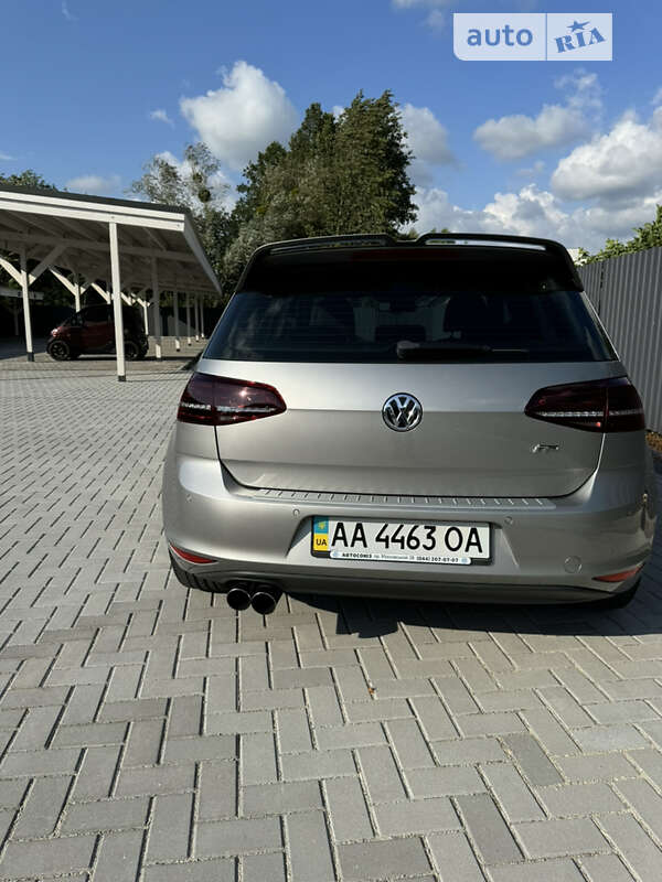 Хэтчбек Volkswagen Golf 2013 в Киеве