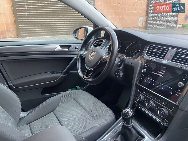 Універсал Volkswagen Golf 2018 в Рівному