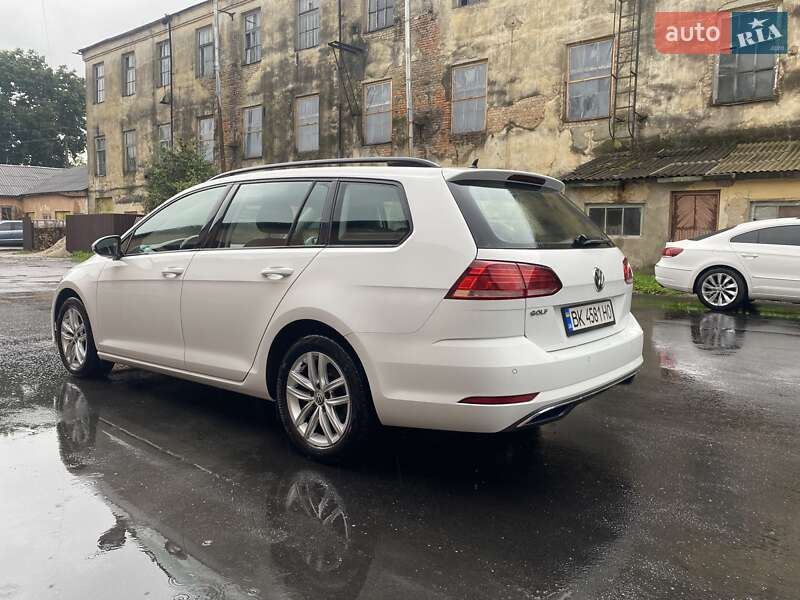 Універсал Volkswagen Golf 2018 в Рівному
