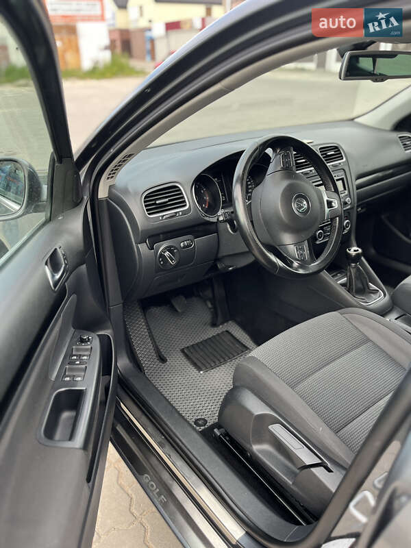 Універсал Volkswagen Golf 2009 в Золочеві