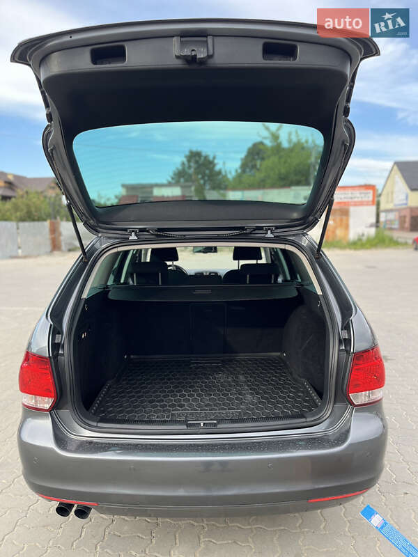 Універсал Volkswagen Golf 2009 в Золочеві