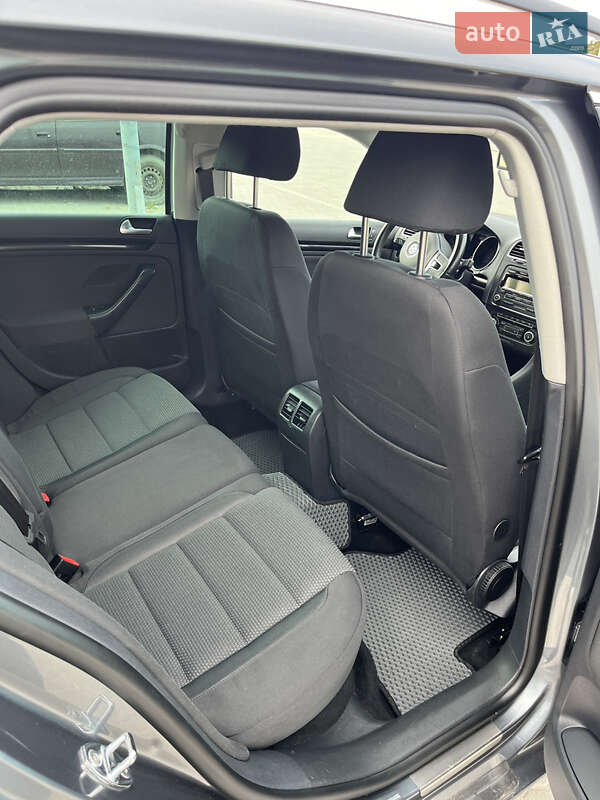 Універсал Volkswagen Golf 2009 в Золочеві