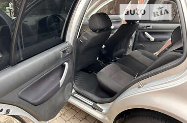 Хэтчбек Volkswagen Golf 2000 в 