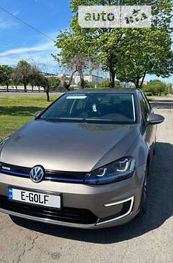 Хэтчбек Volkswagen Golf 2016 в Днепре