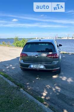 Хетчбек Volkswagen Golf 2016 в Дніпрі