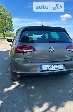 Хетчбек Volkswagen Golf 2016 в Дніпрі