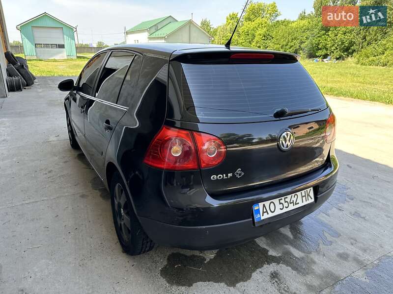Хэтчбек Volkswagen Golf 2006 в Берегово
