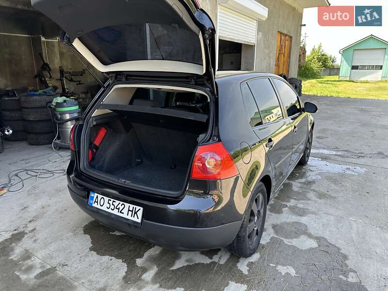 Хэтчбек Volkswagen Golf 2006 в Берегово