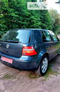 Хэтчбек Volkswagen Golf 2003 в Тростянце