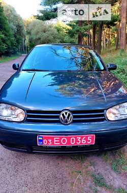 Хэтчбек Volkswagen Golf 2003 в Тростянце