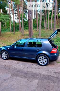 Хэтчбек Volkswagen Golf 2003 в Тростянце