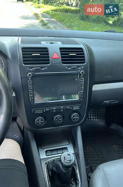 Хэтчбек Volkswagen Golf 2008 в 